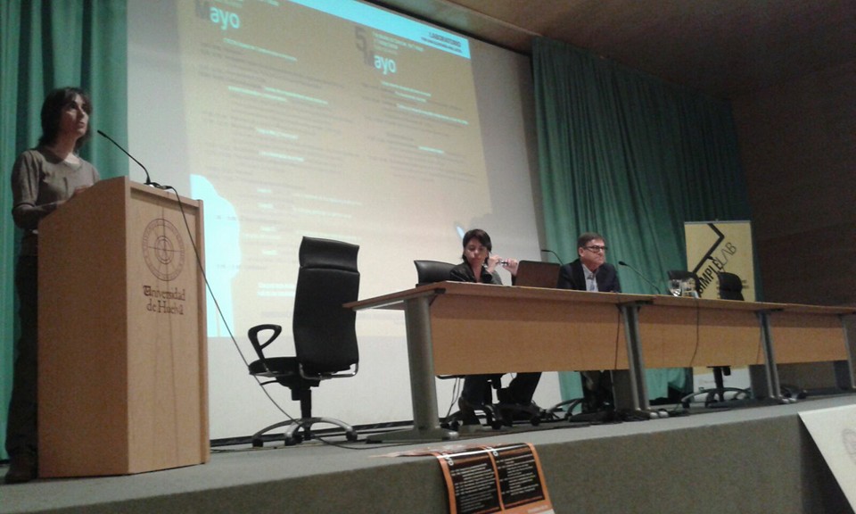 Segundo día de las Jornadas Ecolaboratorio en la Universidad de Huelva. Conferencia: por una economía más justa impartida por Juan Torres López. Catedrático de la Universidad de Sevilla. Presentación e Introducción: Mª Carmen Cabrera Benítez. Coordinadora y Miembro Docente del Centro Internacional de Formación Virtual